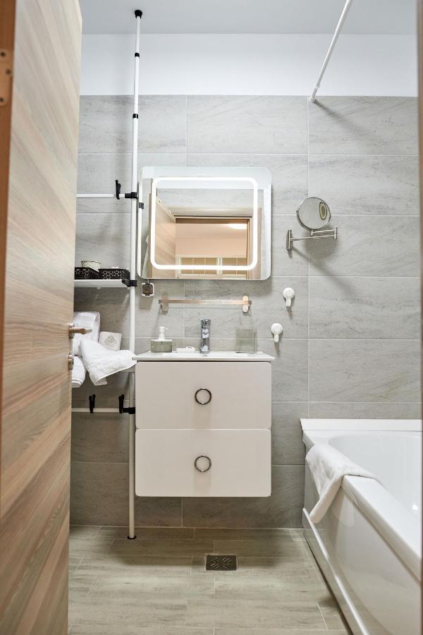 Crystal 26 Apartment - Spa Pool Beach Resort Năvodari المظهر الخارجي الصورة
